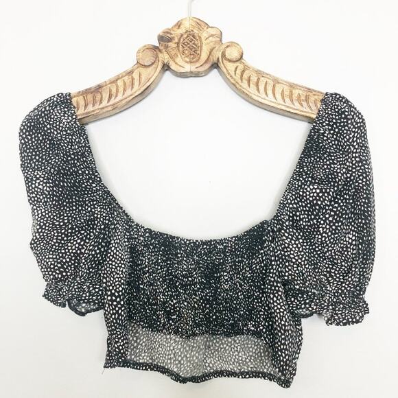 Urban Outfitters Crop Top Twist Front Puff Sleeve Black White Pattern Smocked M - Picture 7 of 7